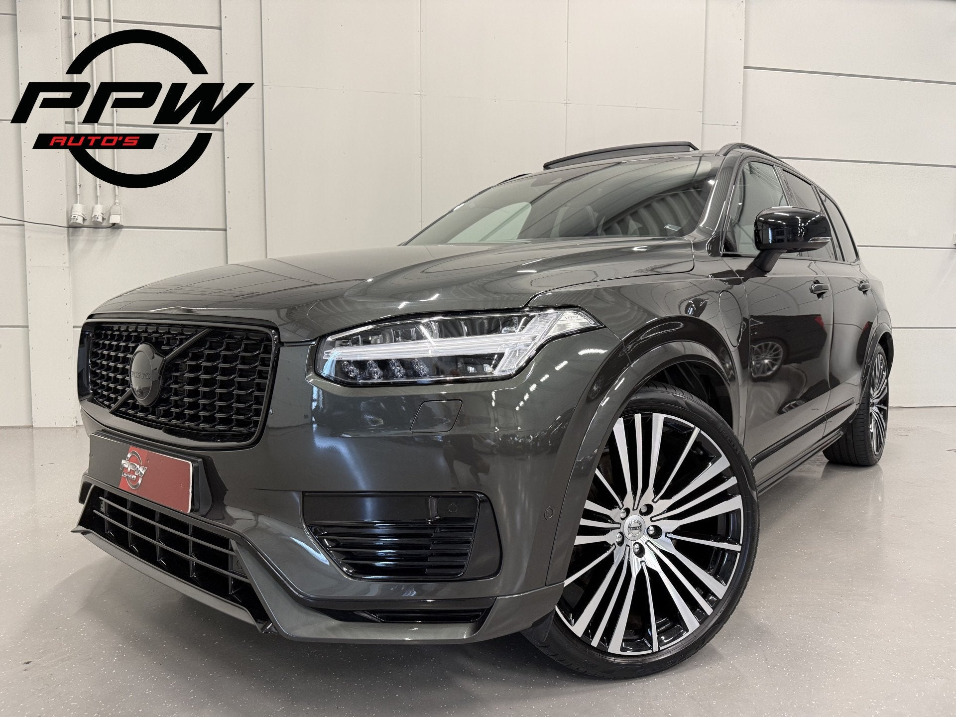 Volvo XC90 T8 Recharge AWD R-Design 49.000km/PANO/LUCHTVERIN, Auto's, Dealer onderhouden, Gebruikt, Zwart, 4 cilinders