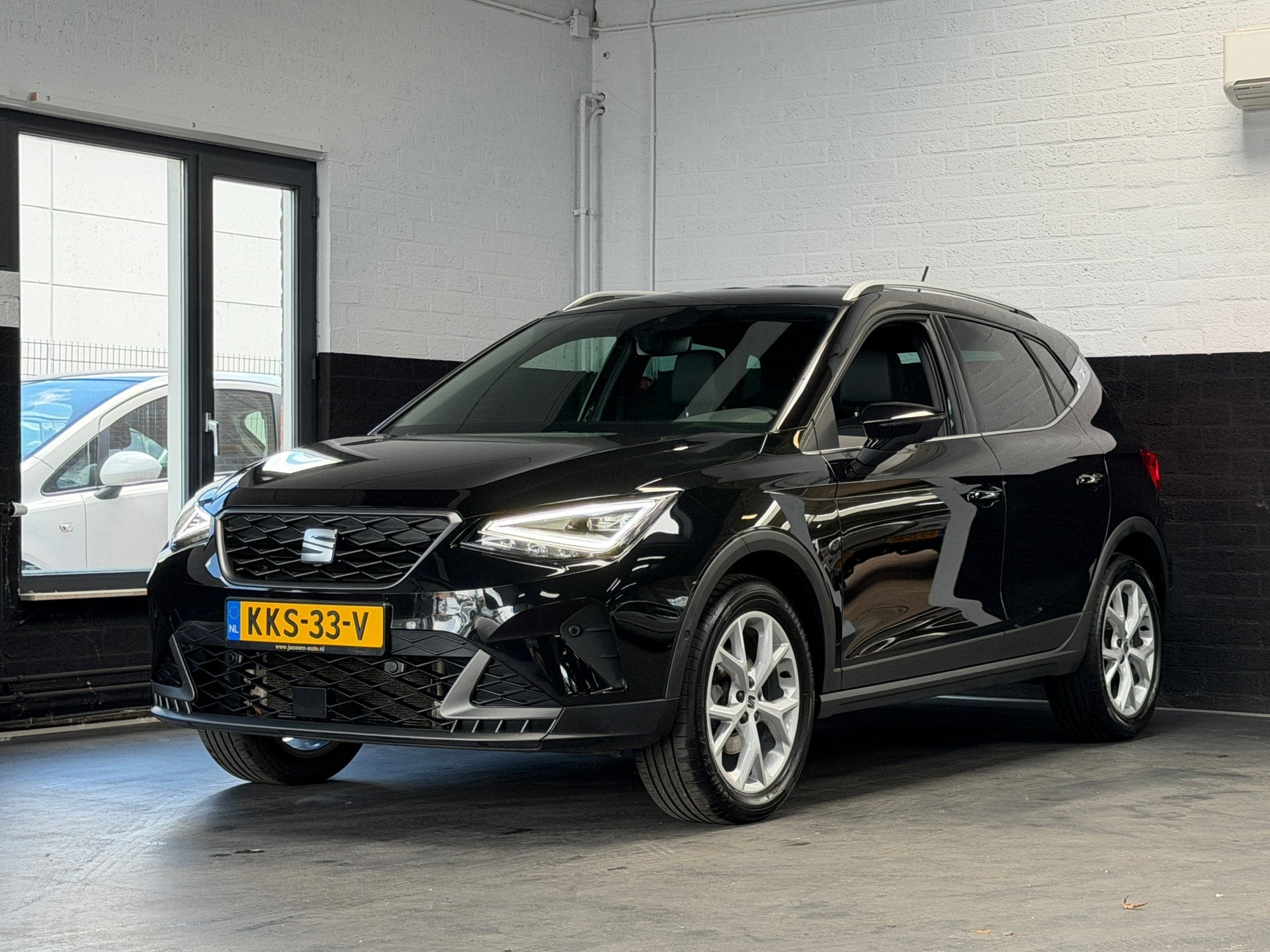 Seat ARONA 1.0 TSI FR | DSG | Leder / Alcantara | Camera | C, Auto's, Dealer onderhouden, Gebruikt, 620 kg, Zwart