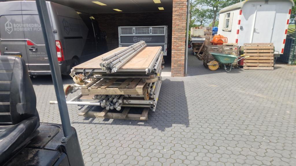 Steiger te koop - Ideaal voor klussen rondom huis, Ophalen of Verzenden, Gebruikt, Rolsteiger of Kamersteiger, 5 meter of hoger