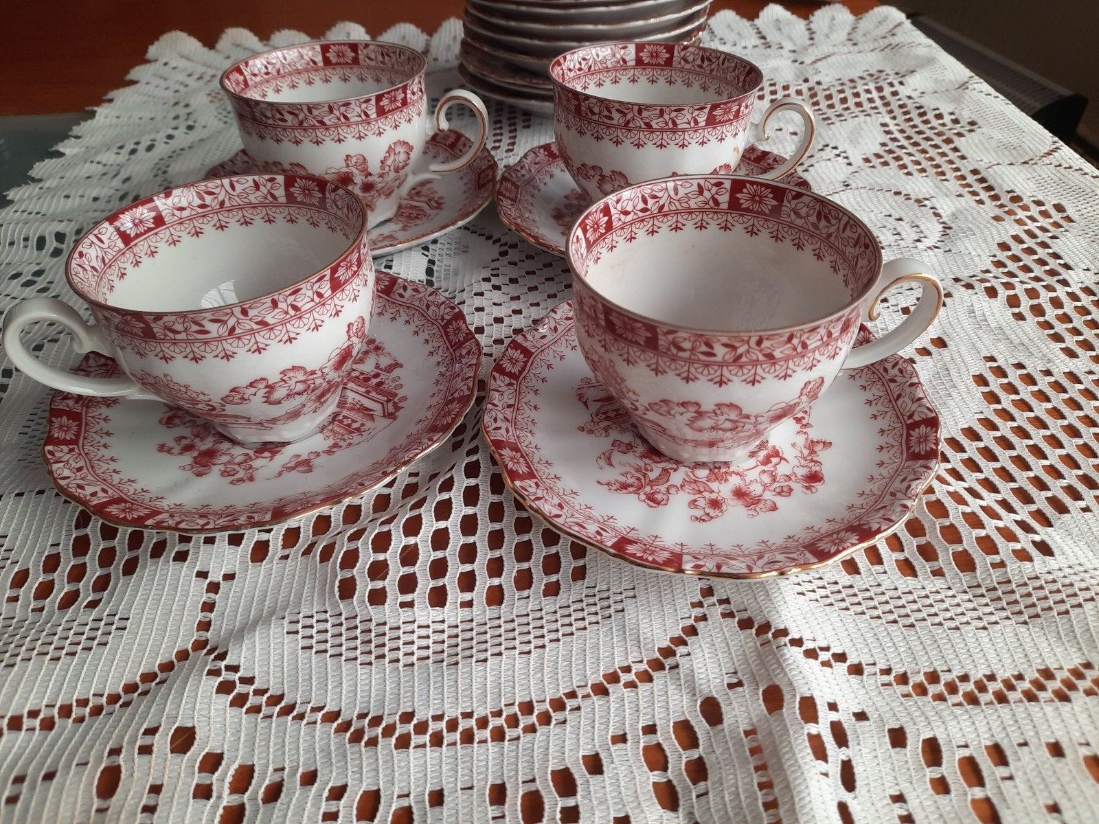 Antieke theeservies: 4 kopjes en 10 schoteltjes, Ophalen