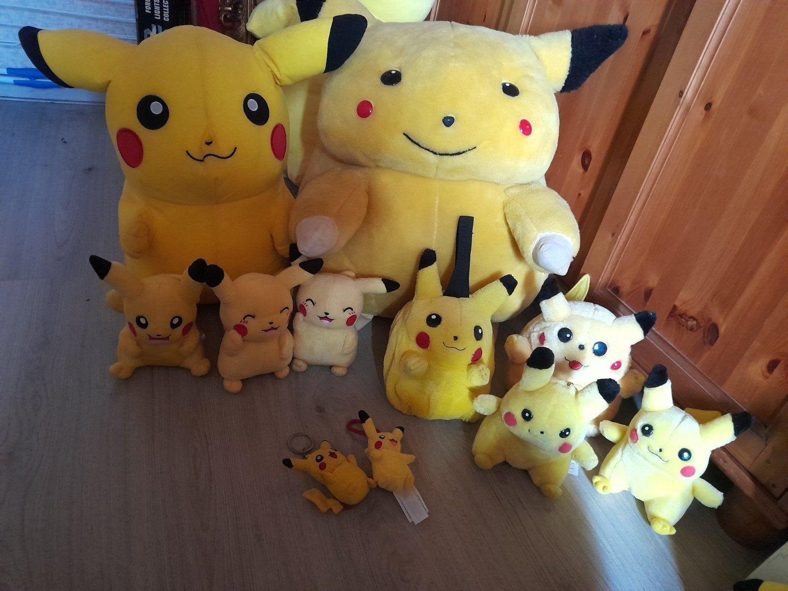 pikachu knuffels modern en vintage, Ophalen of Verzenden, Gebruikt