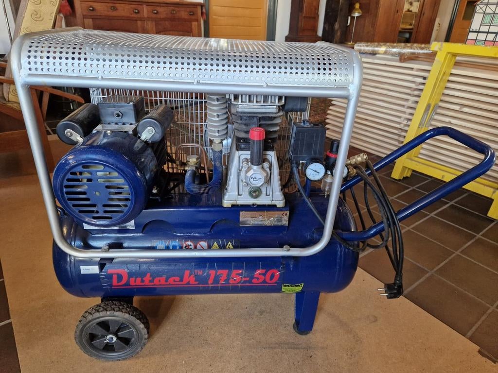 Compressor 8 bar (Dutack) 220v, 25 tot 100 liter, Ophalen, Zo goed als nieuw, 200 tot 400 liter/min