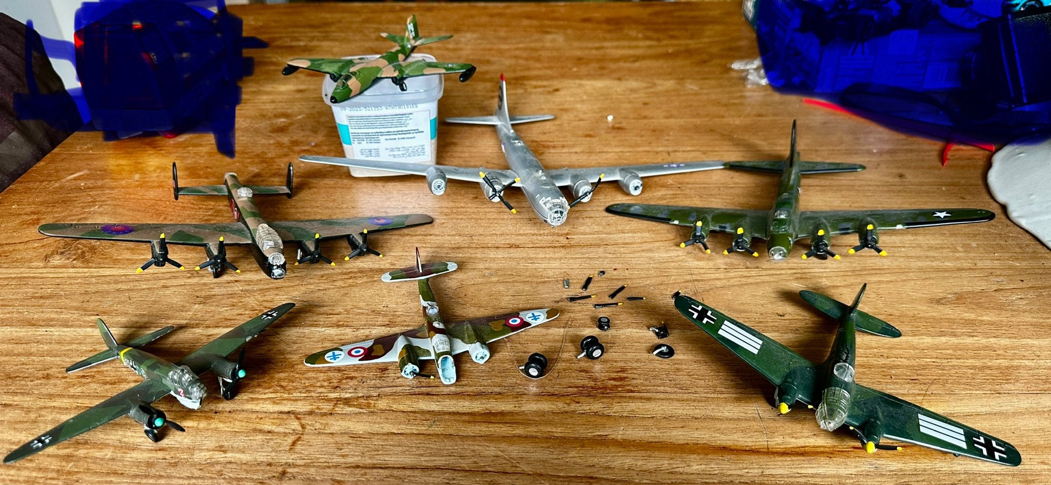 7 stuks Metalen WO2 Vliegtuigmodellen - Met Gebreken, Verzamelen, Ophalen, Gebruikt
