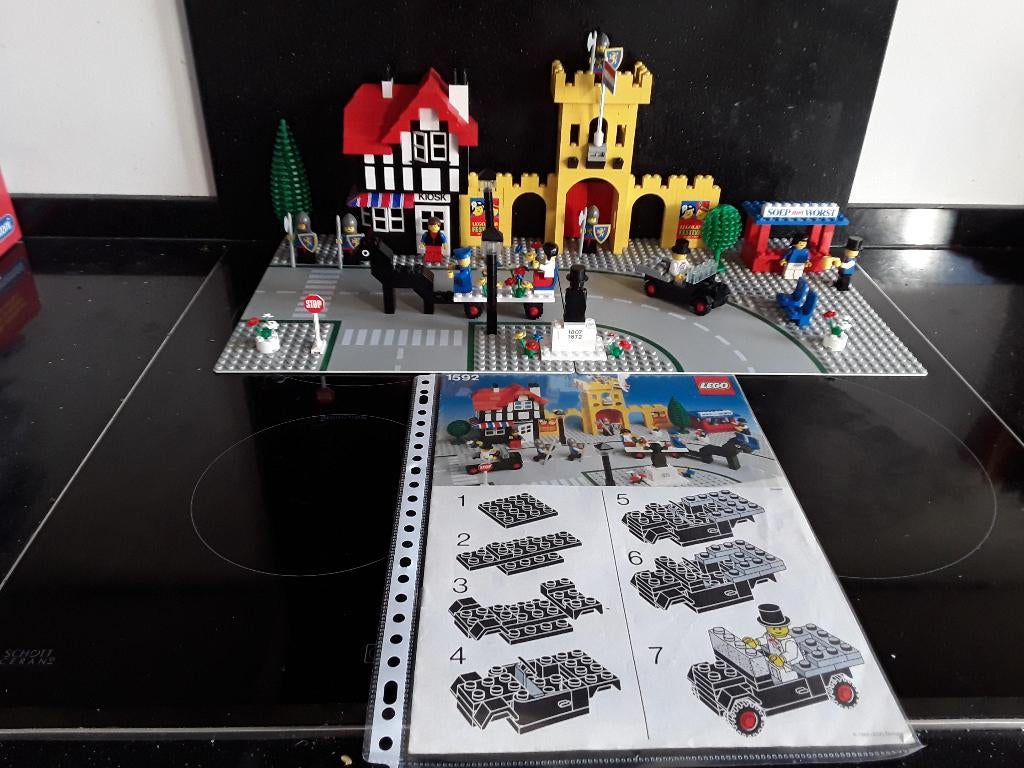 Lego Classic Castle 1592 Town Square - Castle Scene (Dutch, Kinderen en Baby's, Speelgoed | Duplo en Lego, Lego, Ophalen of Verzenden