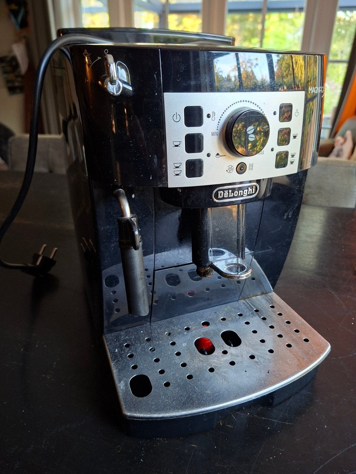 De'Longhi Magnifica S koffiemachine. Lekt water., Witgoed en Apparatuur, Ophalen of Verzenden, Gebruikt, Espresso apparaat, Koffiebonen