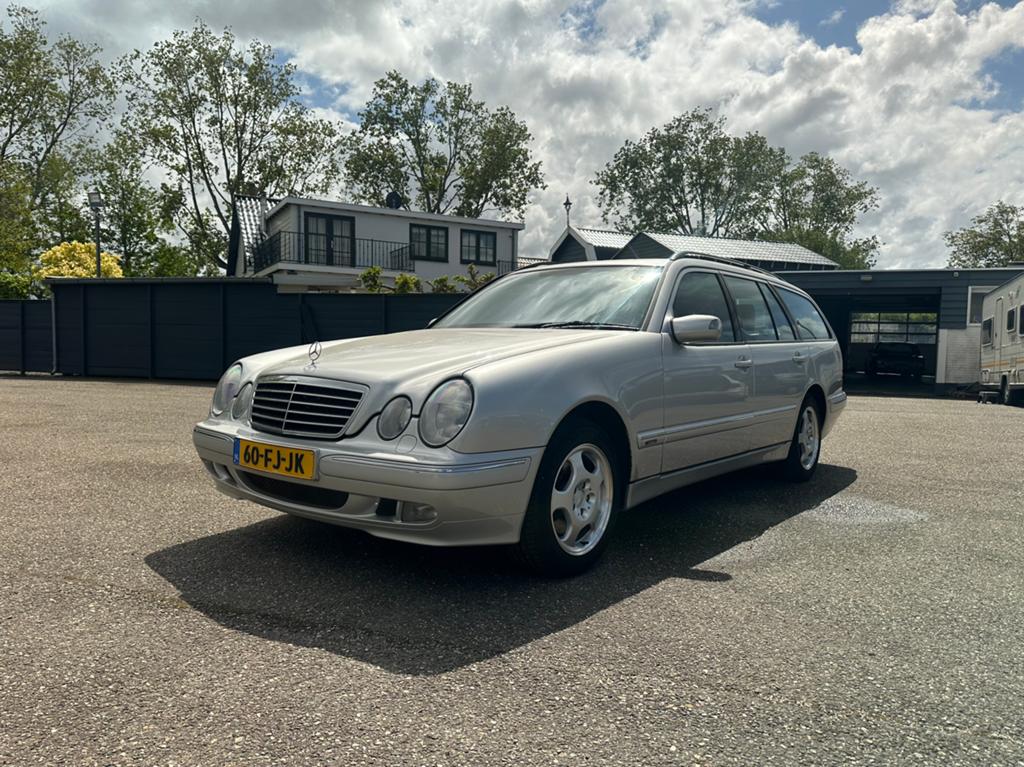 Mercedes-Benz E-Klasse 3.2 CDI E320 Combi Classic AUT 2000, Auto's, Achterwielaandrijving, Zwart, 3222 cc, Stoelverwarming