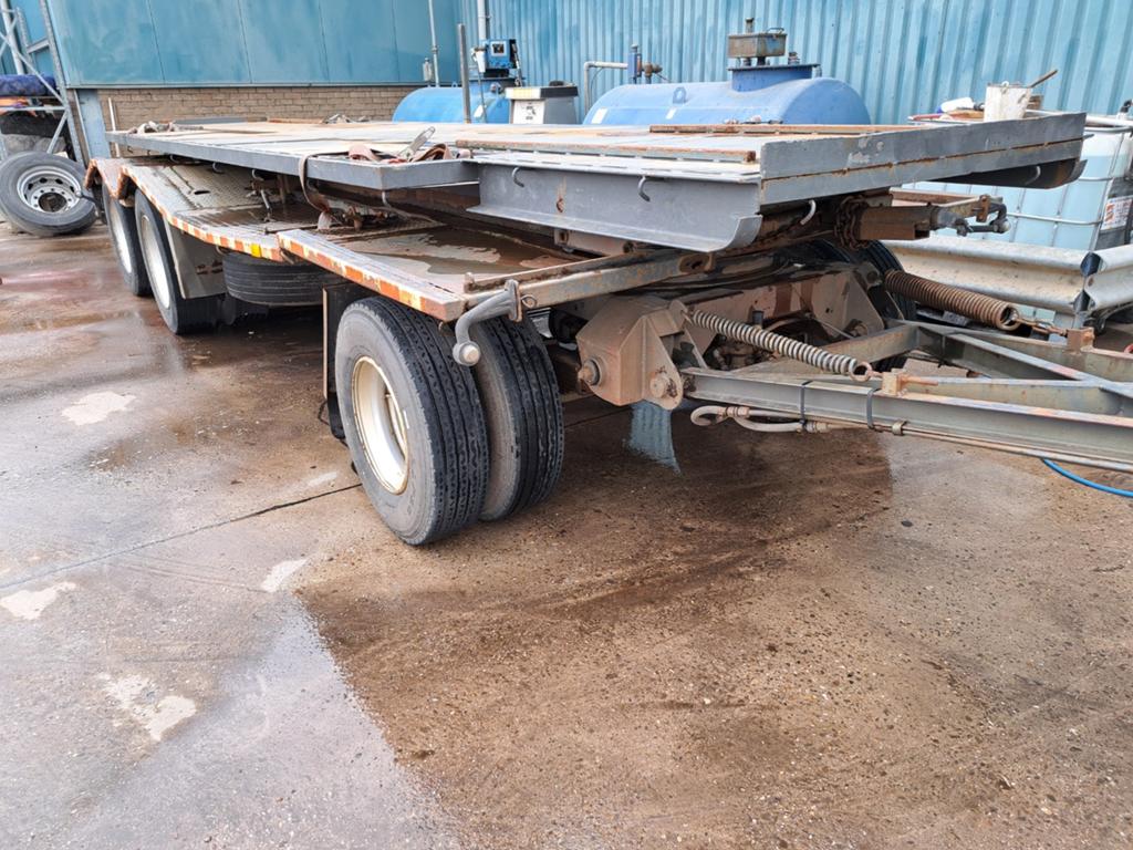 container aanhanger. Dieplader. Portaal aanhanger, Ophalen, Transport