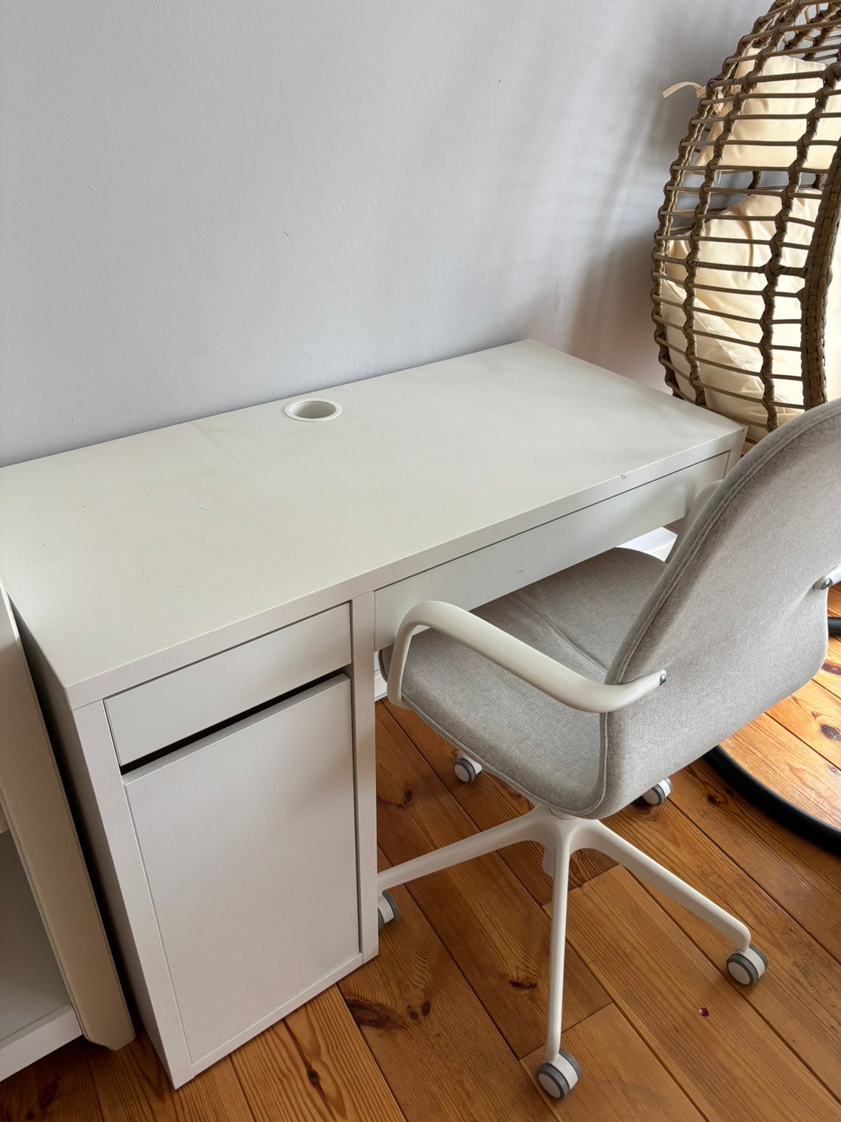Bureau van ikea, Ophalen of Verzenden, Zo goed als nieuw