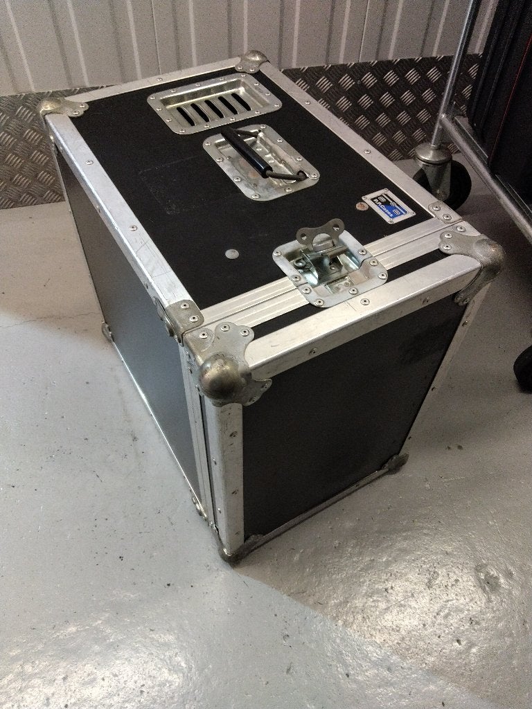 Amprack flightcase 8HE 8U  rack, ventplates, backdoor., Ophalen of Verzenden, Gebruikt, Overige instrumenten, Flightcase
