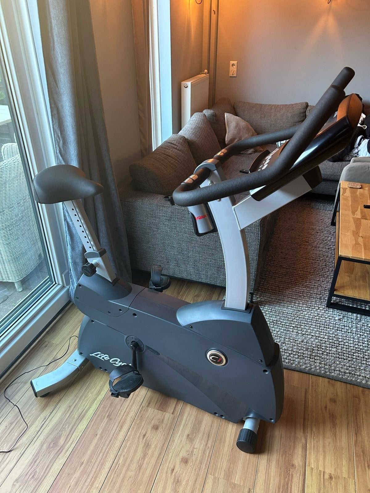 LifeFitness Hometrainer - Topkwaliteit voor Thuis, Sport en Fitness, Fitnessapparatuur, Ophalen, Gebruikt, Metaal, Benen