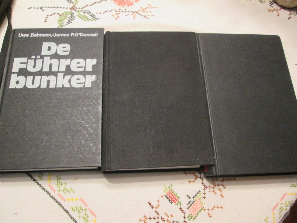 2 oorlog boeken GrebbeLinie 1940 en Proces Adolf Hitler,, Ophalen of Verzenden, Tweede Wereldoorlog, Gelezen, Algemeen
