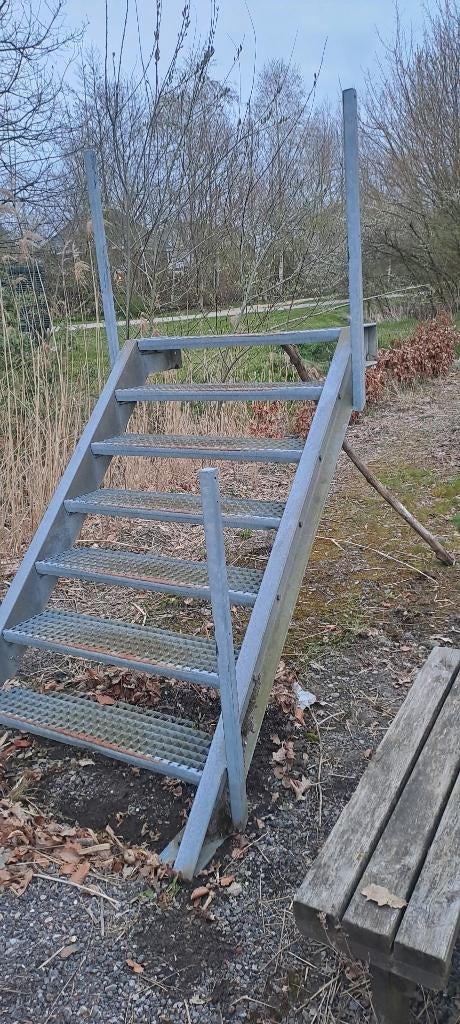 Stalen trap, Doe-het-zelf en Verbouw, Ladders en Trappen, Ophalen, Gebruikt, Trap, Minder dan 2 meter