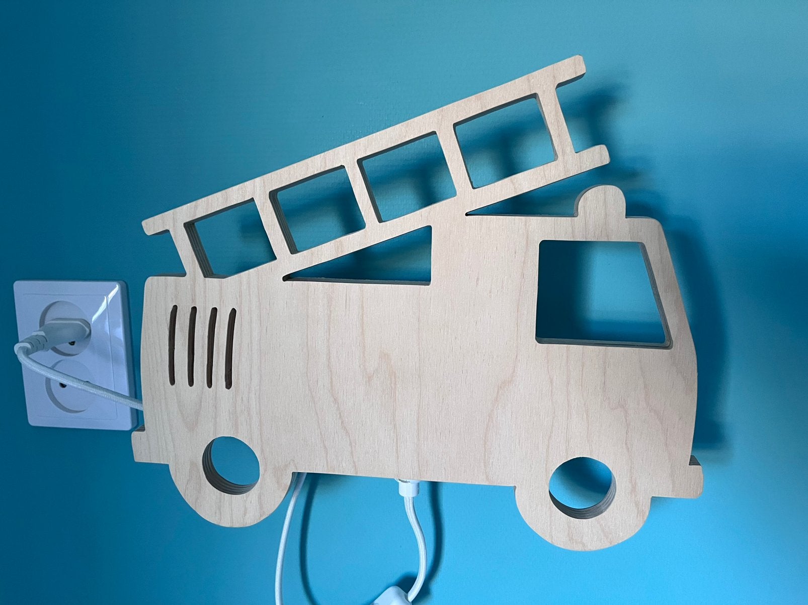 Houten wandlamp - brandweerwagen, E14 (klein), Nieuw, Ophalen of Verzenden, Inclusief lichtbron