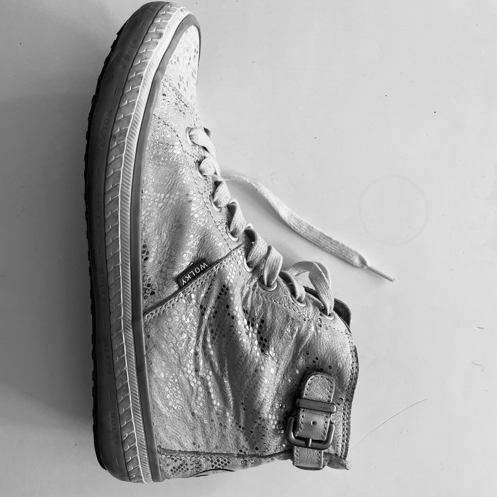 Te koop: leren sneakers, Wolky, zilver, 38, zgan, Ophalen of Verzenden, Zo goed als nieuw, Overige kleuren, Sneakers of Gympen