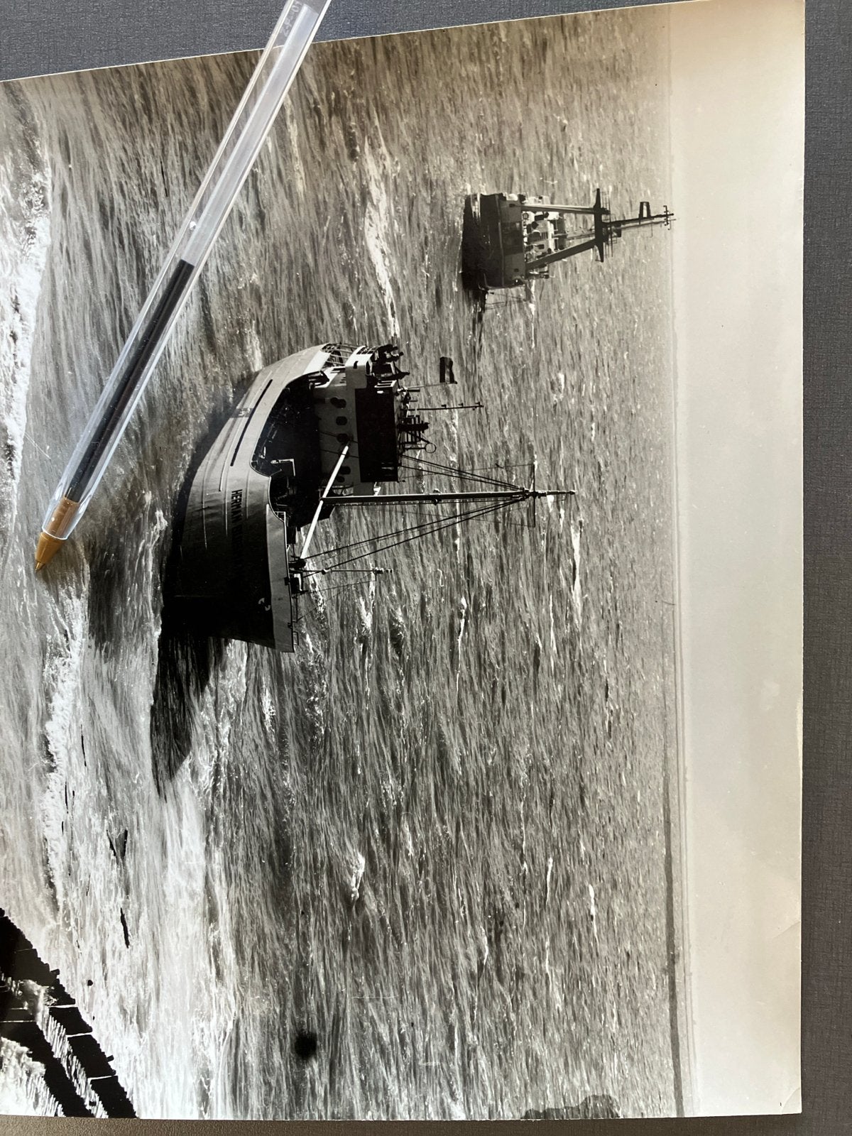 Zeldzame foto schip Herman Buisman gestrand Westduin 1964, 1960 tot 1980, Gebruikt, Verzenden, Foto
