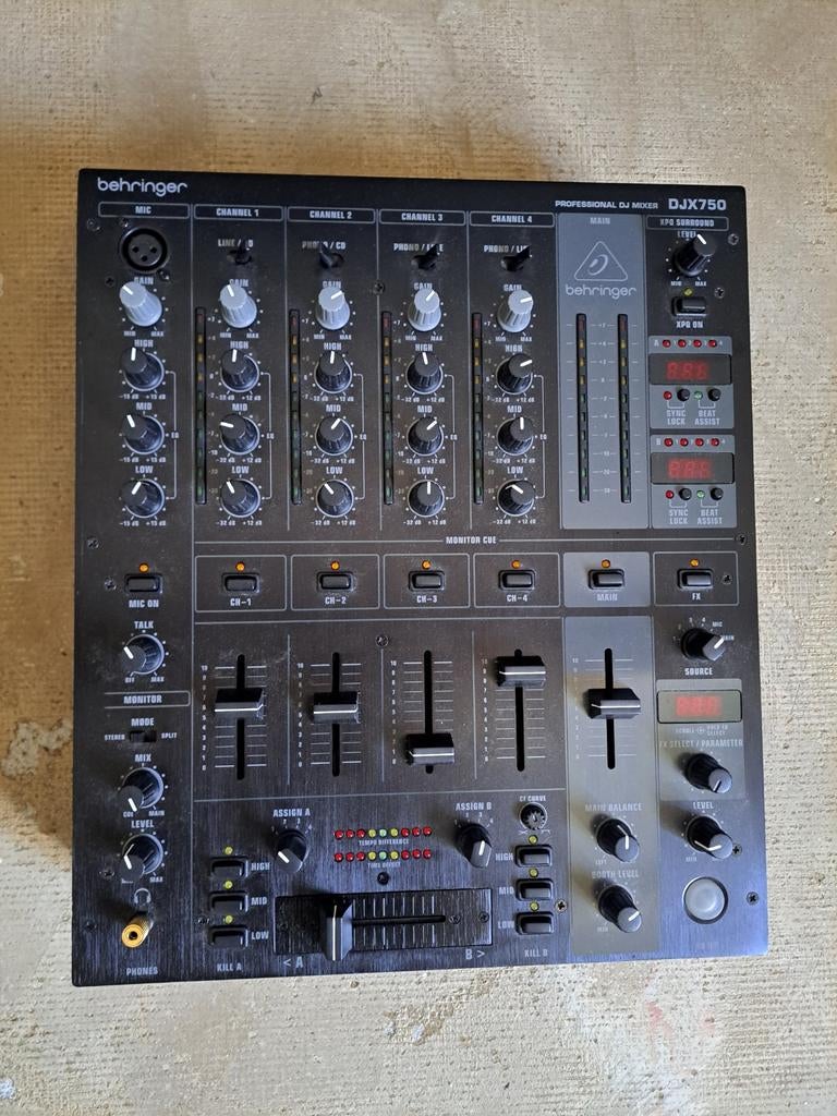 Behringer DJX750 mengpaneel - Nette staat, Ophalen of Verzenden, Gebruikt, Dj-set, Behringer