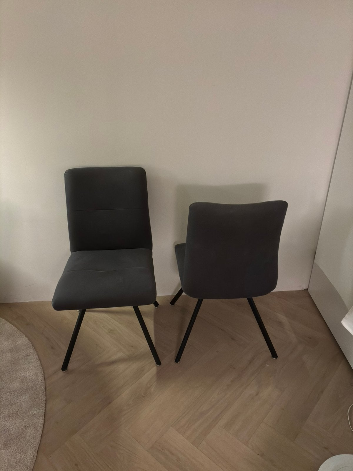 Eetkamerstoelen 2x  TEAB, Ophalen, Zo goed als nieuw, Grijs, Twee