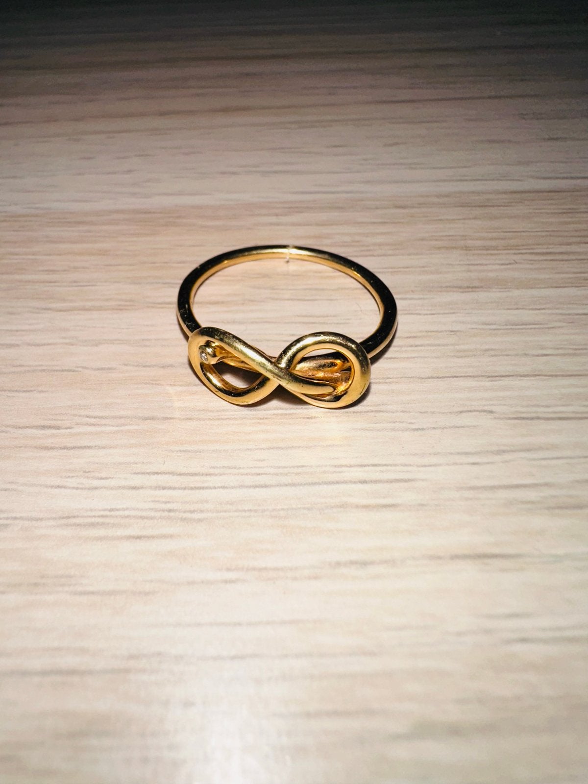 Gouden Infinity Knoop Ring met Zirkonia, Sieraden, Tassen en Uiterlijk, Ringen, Zo goed als nieuw, 17 tot 18, Dame, Goud