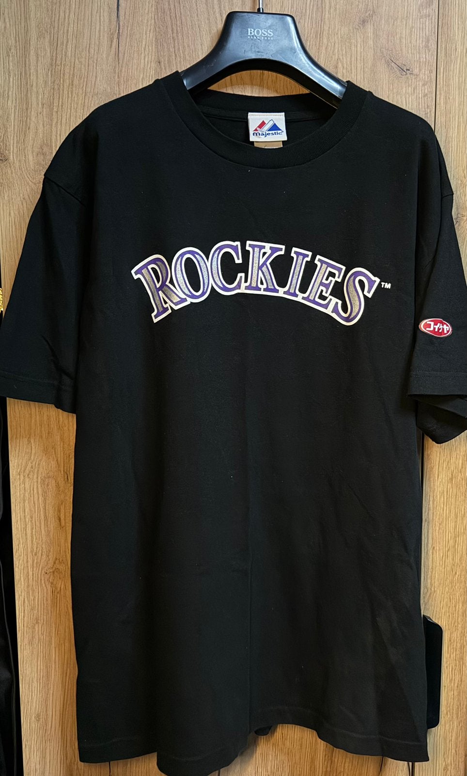 Majestic x Koikeya MLB Colorado Rockies T-Shirt - Maat L⁠, Verzenden, Zo goed als nieuw, Maat 52/54 (L), Zwart