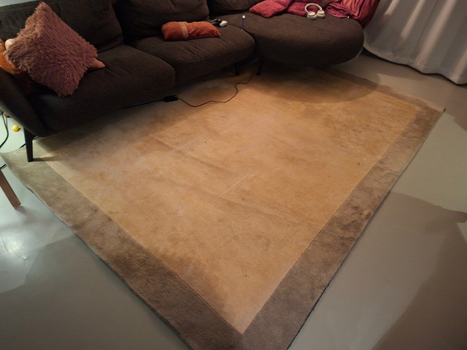 Groot rechthoekig vloerkleed in beige/creme en groene rand, Ophalen, Gebruikt, 200 cm of meer, 200 cm of meer