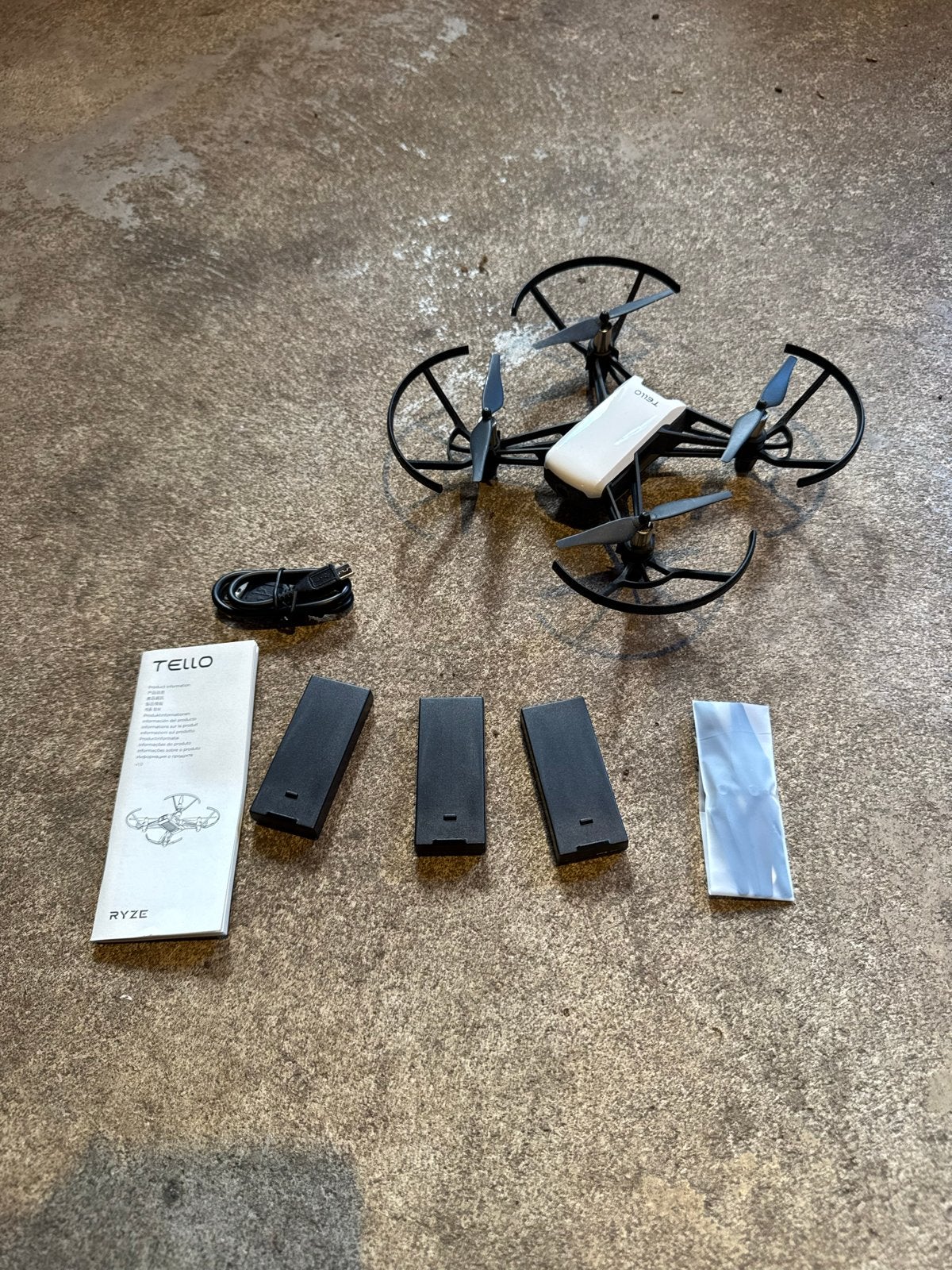 DJI Tello Boost Combo met VR Box, Audio, Tv en Foto, Drones, Bediening via smartphone, 30 tot 45 minuten, Basiskwaliteit, Minder dan 100 meter