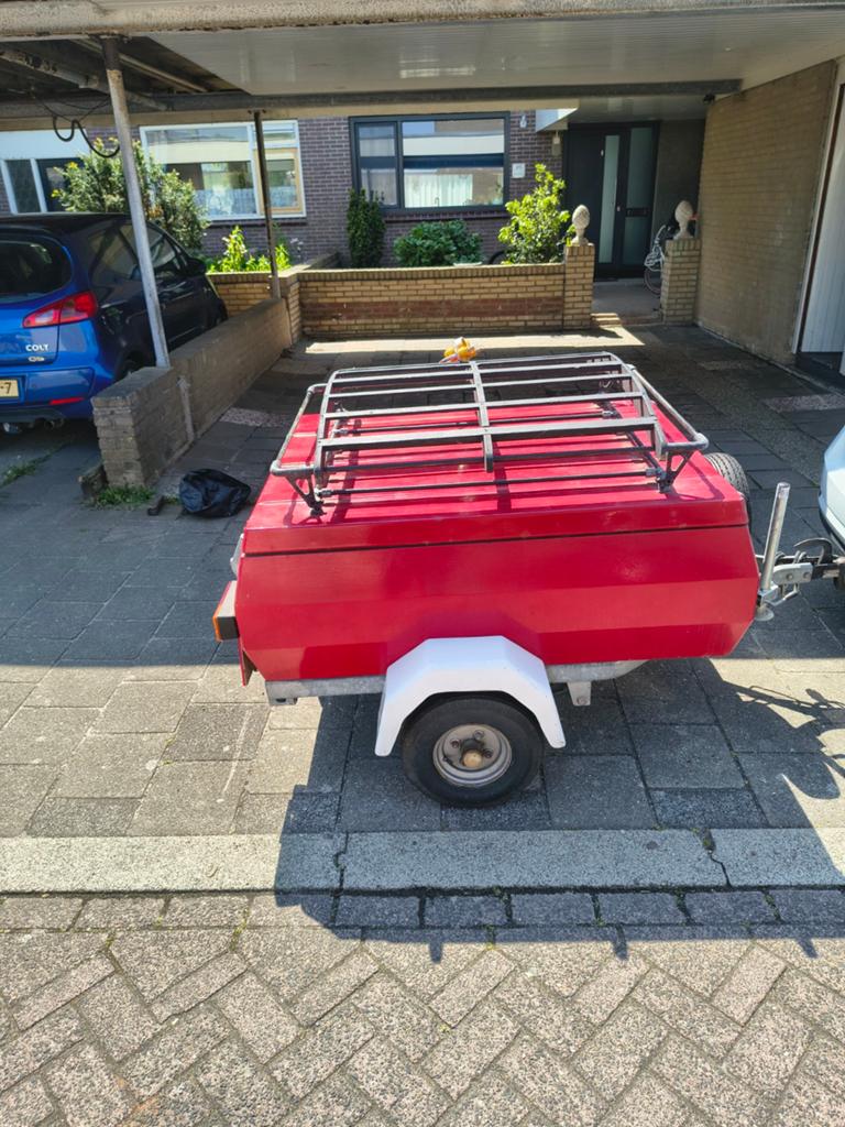 Compacte rode aanhanger met imperiaal, Ophalen, Gebruikt