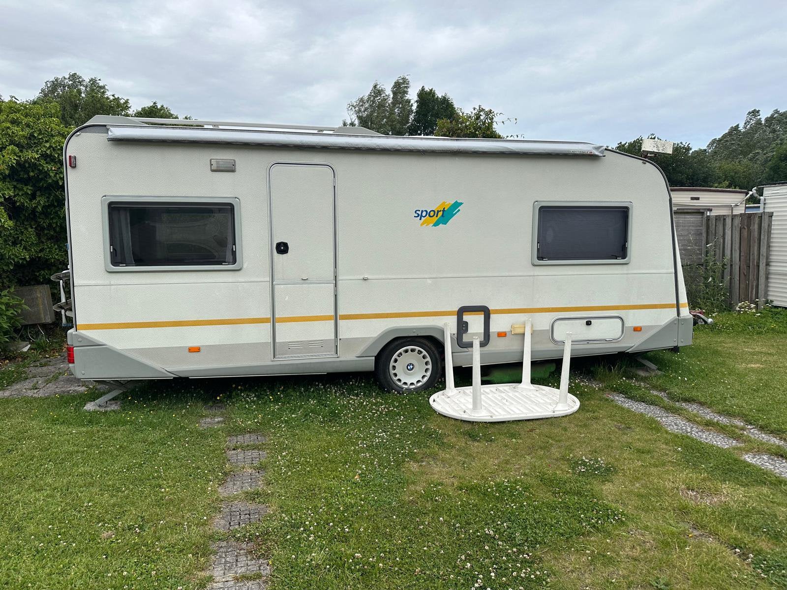Zeer nette knaus sport caravan, Caravans en Kamperen, Caravans, Stapelbed, Rondzit, Particulier, Luifel