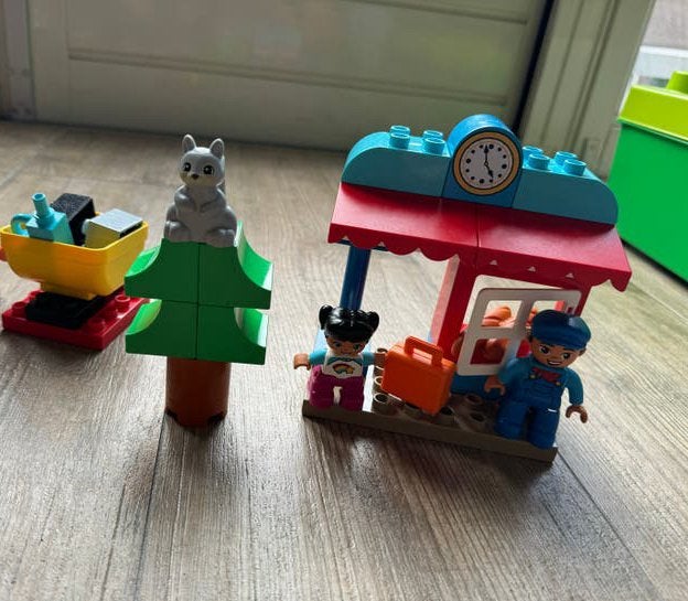 Lego Duplo stationshuisje, Kinderen en Baby's, Gebruikt, Ophalen of Verzenden, Duplo, Inclusief accessoires