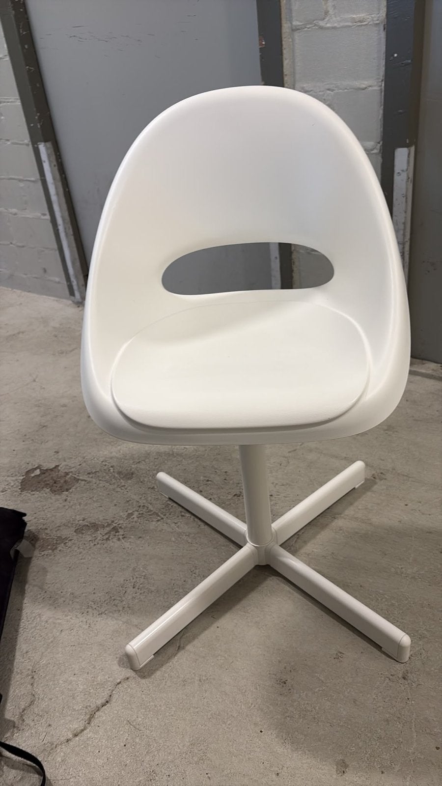 Witte bureaustoel met draaifunctie, Huis en Inrichting, Stoelen, Ophalen, Kunststof, Gebruikt, Wit