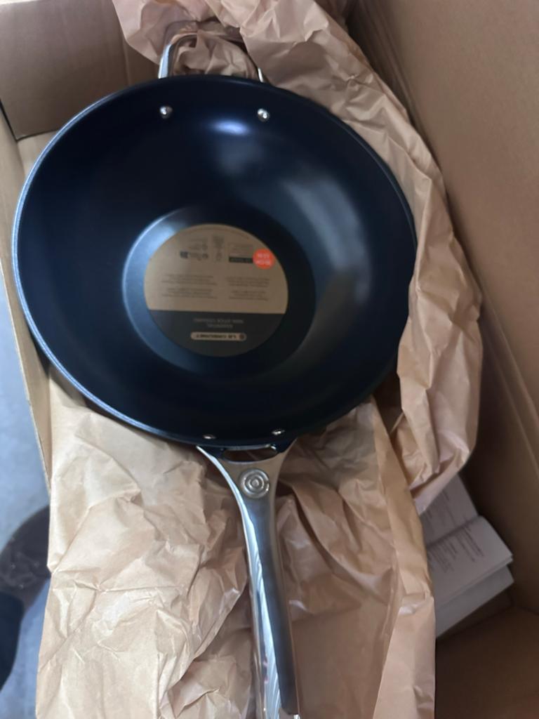 Le Creuset Essential Non-Stick Ceramic Wokpan 30 cm Nieuw, Inductieplaat, ., Ophalen of Verzenden, .