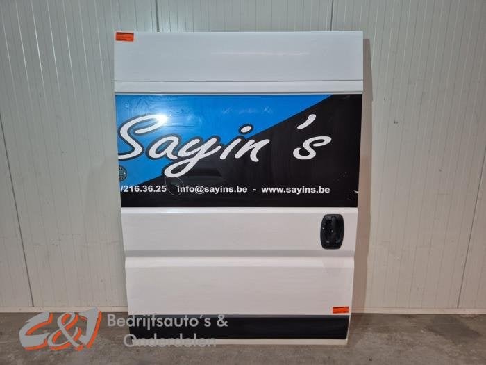 Schuifdeur rechts van een Fiat Ducato