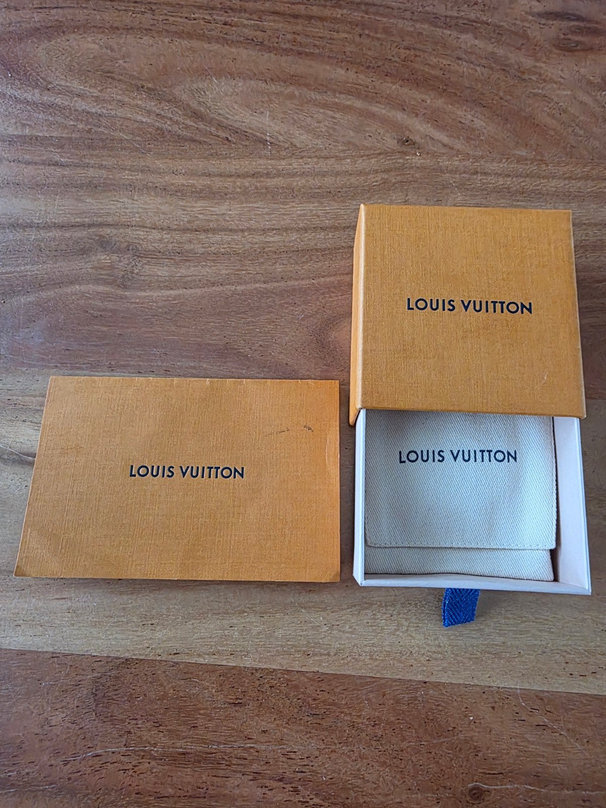 Louis Vuitton LV Hoop Louise Oorbellen Goudkleurig, Overige materialen, Hangers, Ophalen of Verzenden, Zo goed als nieuw