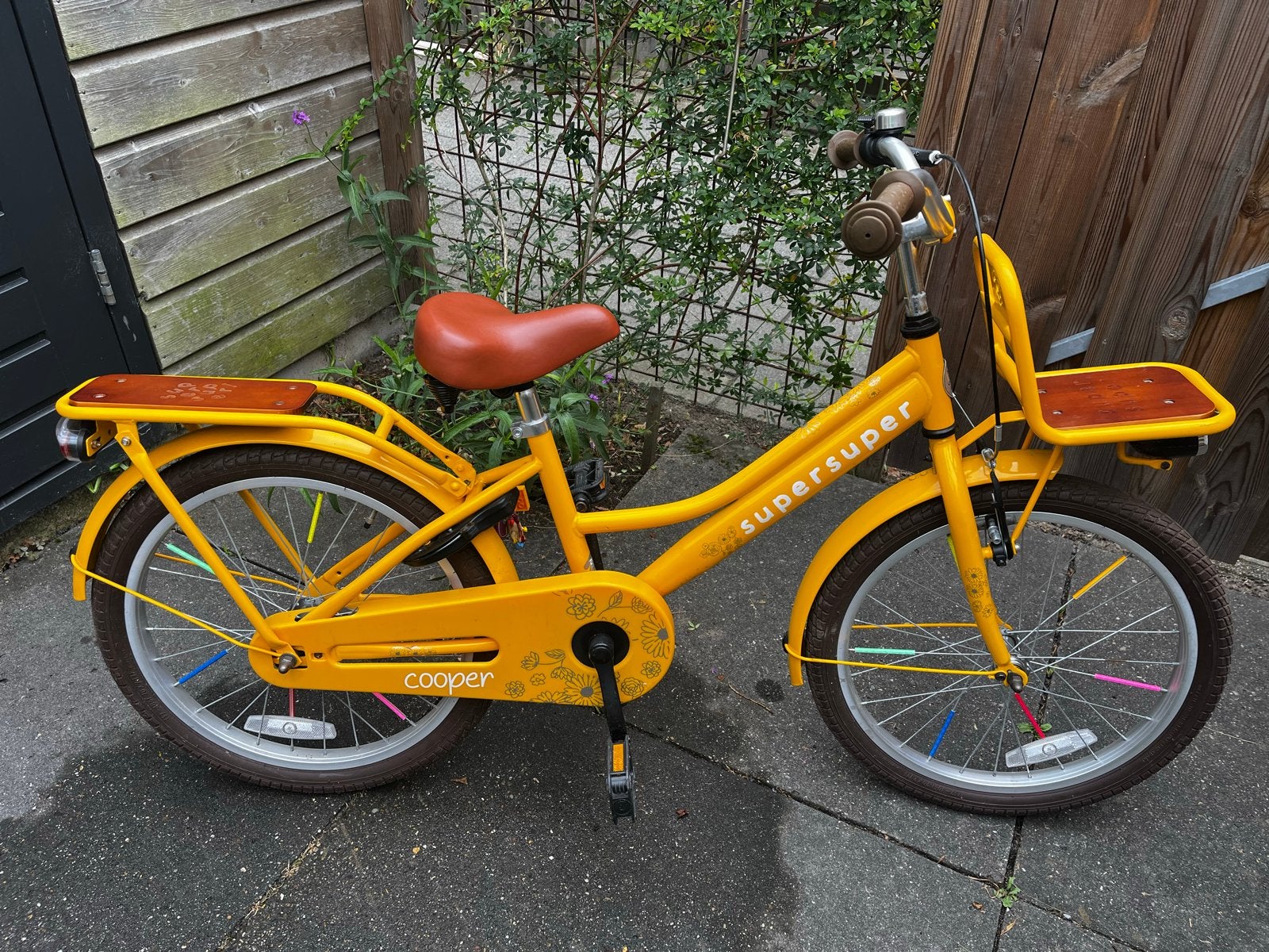 SuperSuper Cooper Kinderfiets 20 inch - Geel, Ophalen, Zo goed als nieuw, Terugtraprem, 20 inch of meer