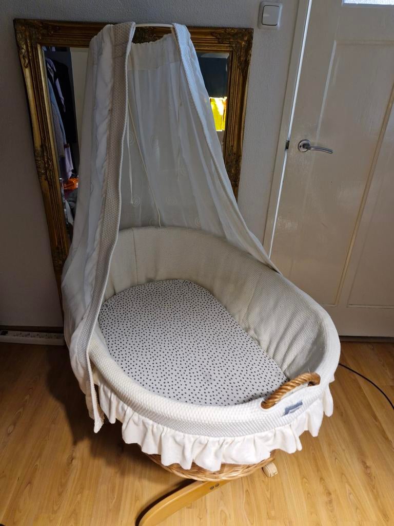 Rotan wieg met wieltjes, Ophalen, Gebruikt, Wieg