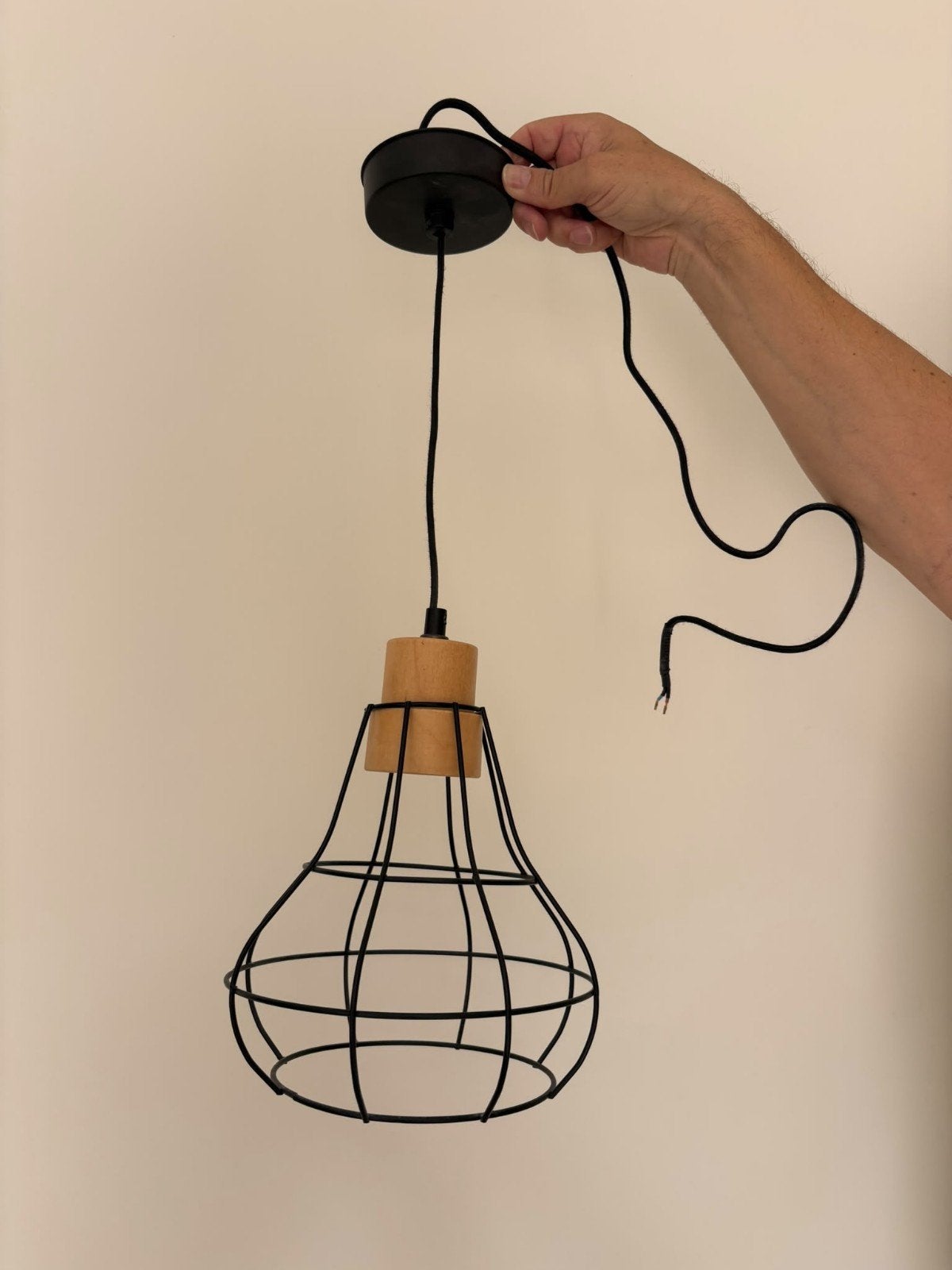 zuiver Hanglamp met draadkooi en houten accent, Huis en Inrichting, Ophalen, Modern, Industrieel, E27 (groot), Zo goed als nieuw