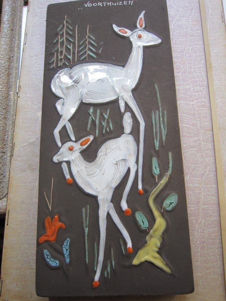 Voorthuizen Souvenir wandbord met herten, Antiek en Kunst, Antiek | Wandborden en Tegels, Ophalen