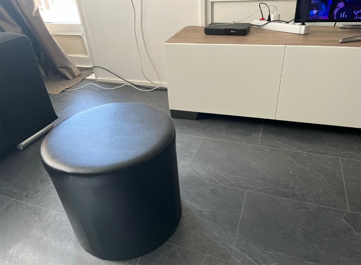 Zwarte Leren Poef - Zo goed als nieuw, Minder dan 50 cm, Rond, Leer, Ophalen of Verzenden