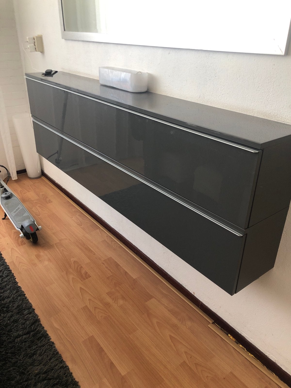 Strak wandmeubel met twee lades - Grijs hoogglans, Ophalen, Kunststof, Gebruikt, 100 tot 150 cm