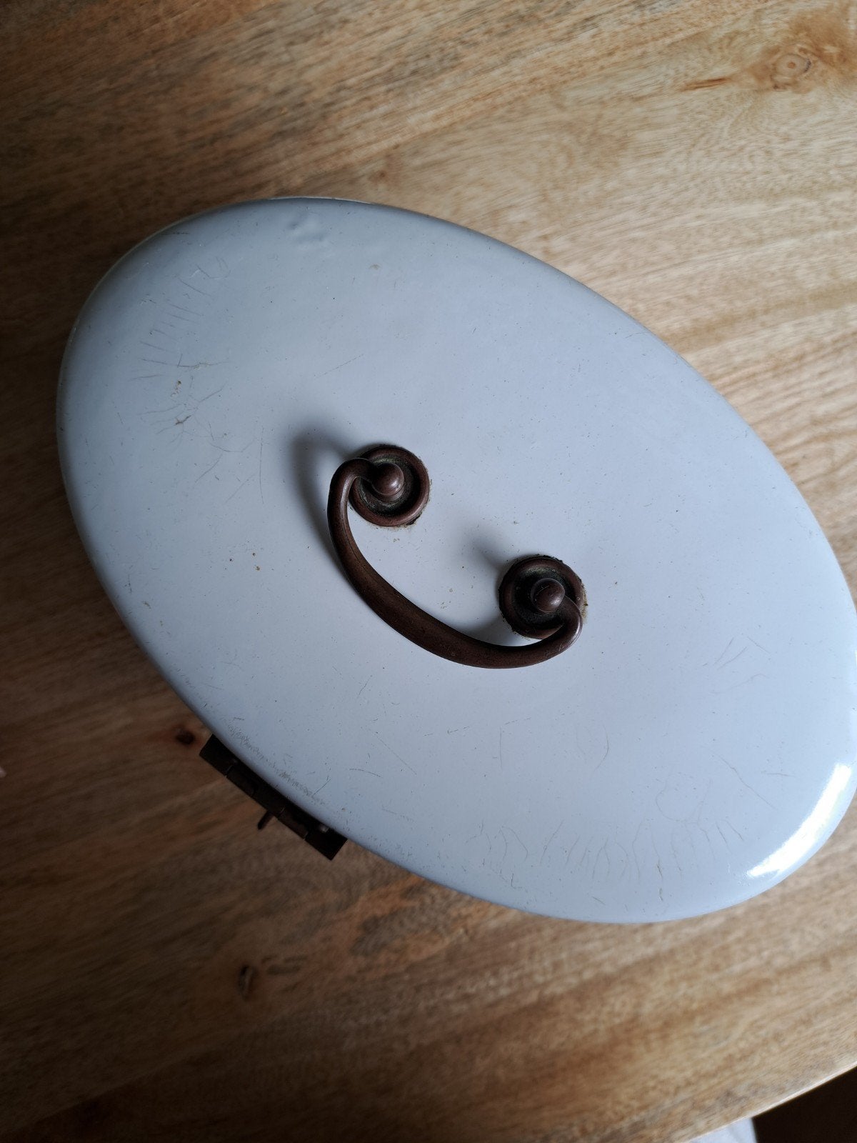 Vintage geëmailleerde broodtrommel met koperen sluiting, Ophalen of Verzenden
