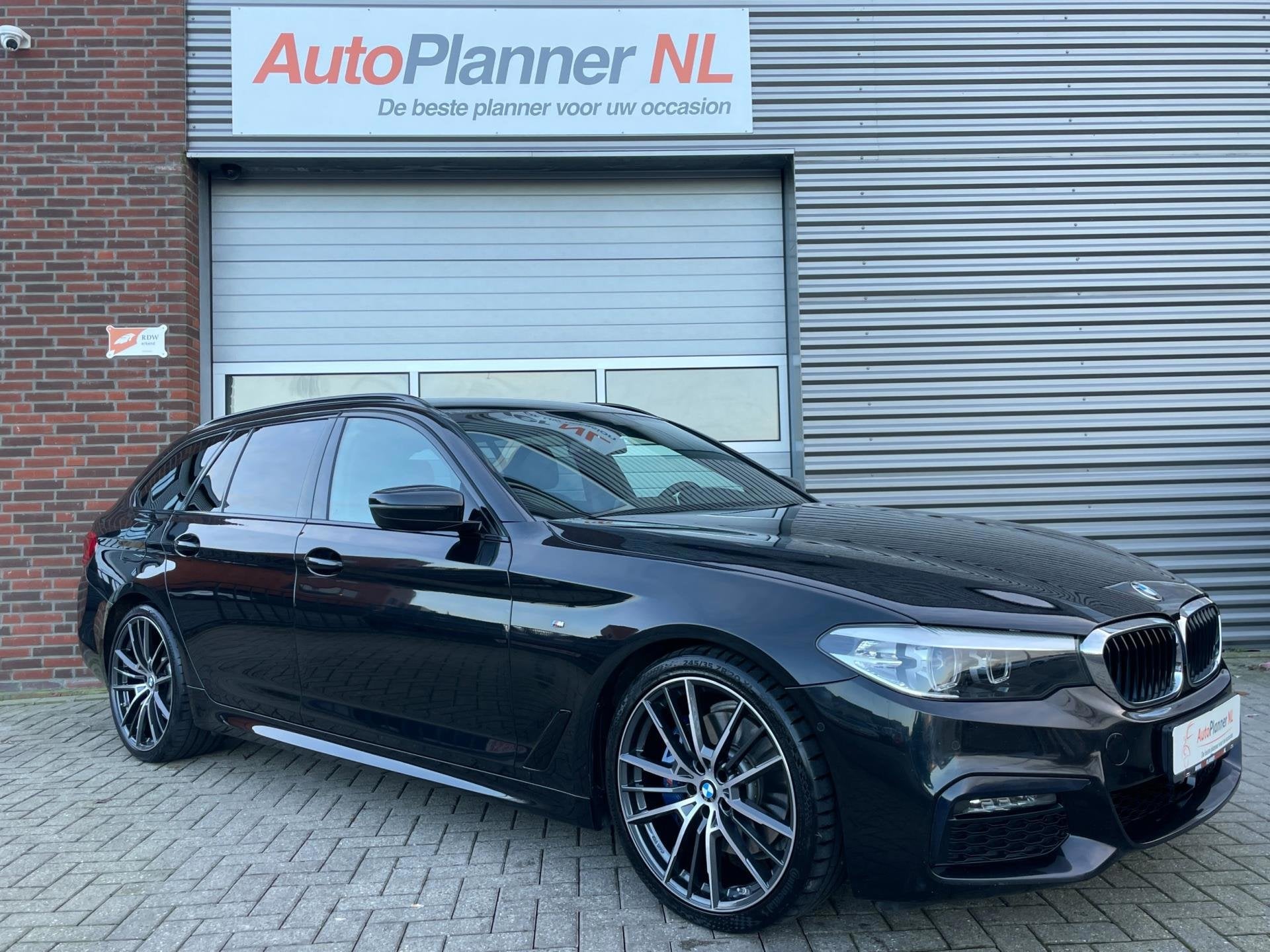 BMW 5-serie Touring 530i M Sport! Camera! Navi! Sfeerver.!, Auto's, Automaat, Achterwielaandrijving, Gebruikt, Zwart