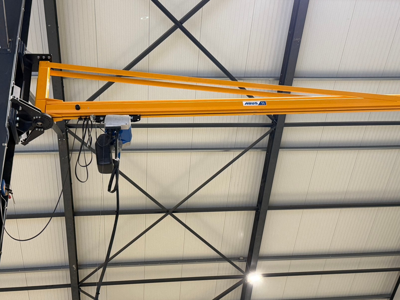 Zwenkarm Abus incl 1000kg electrotakel, Ophalen