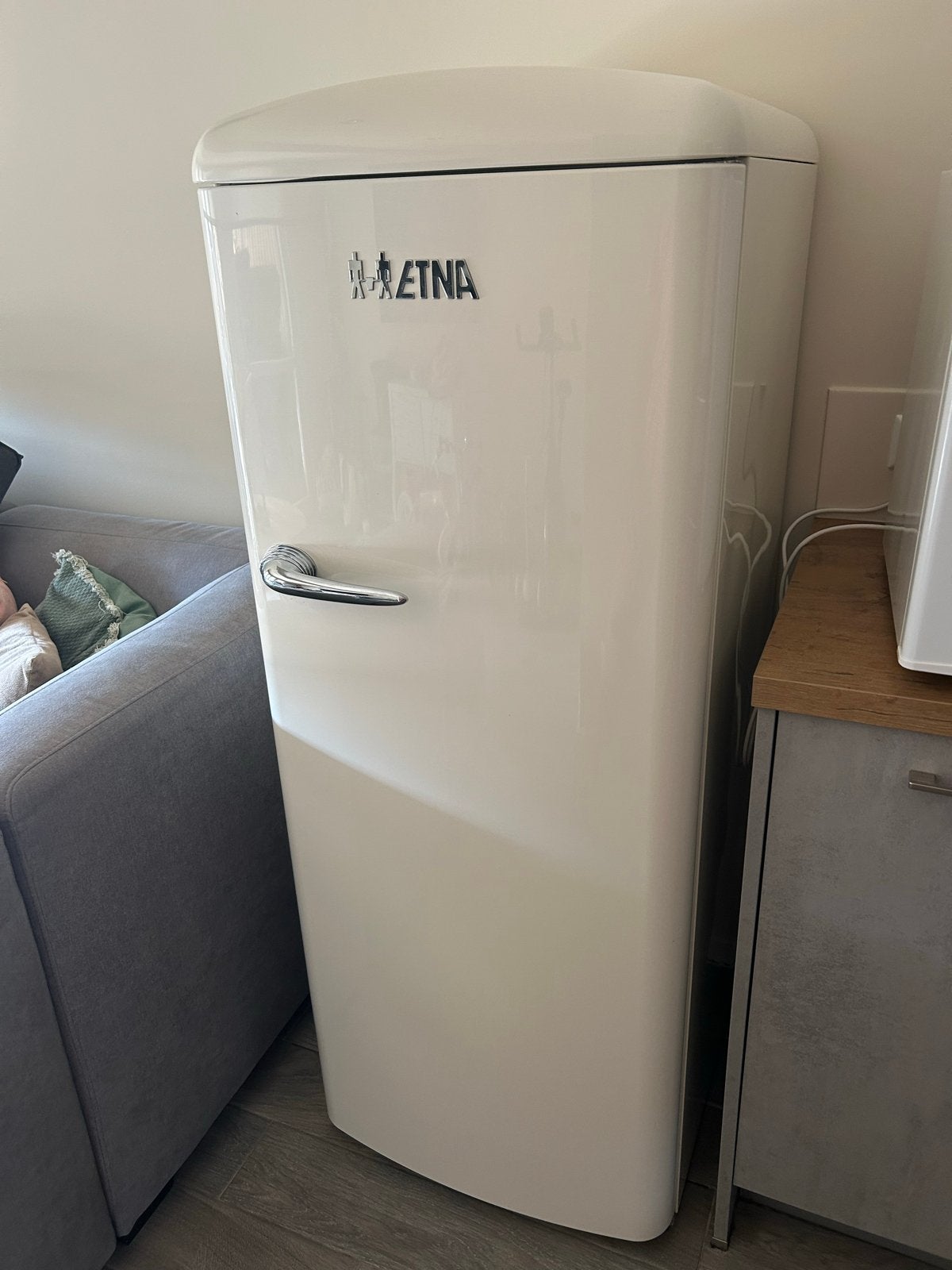 ETNA KVV754BEI Retro Koelkast met vriesvak 154cm beige, Witgoed en Apparatuur, Koelkasten en IJskasten, Ophalen, Gebruikt, 200 liter of meer