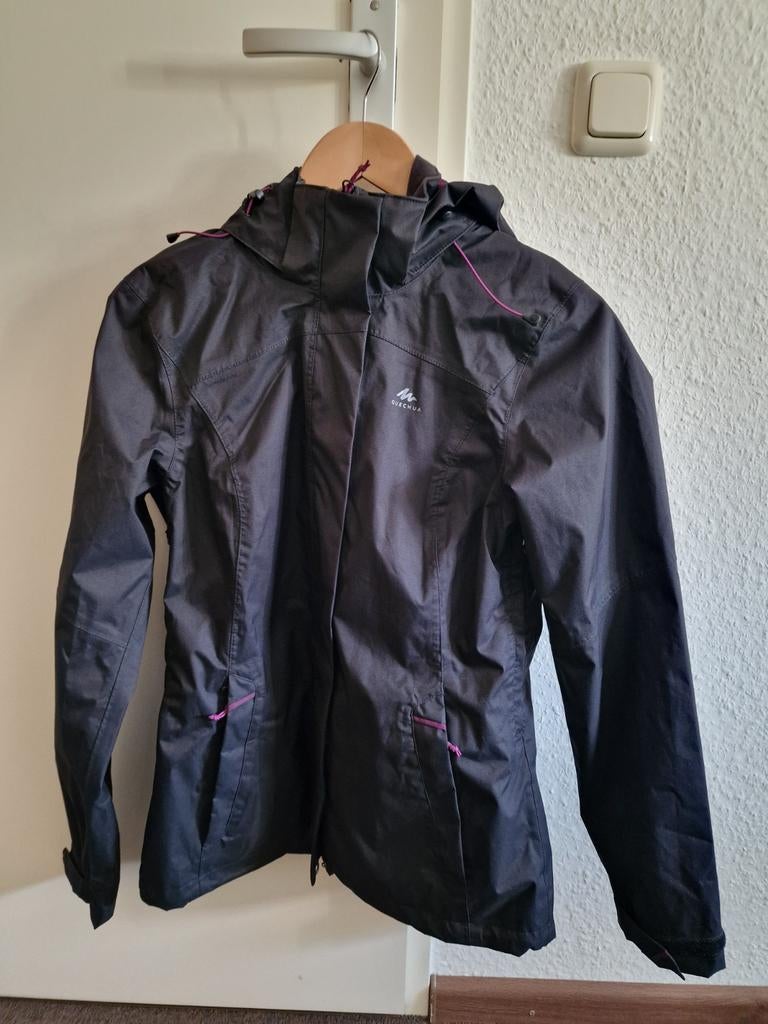 Quechua Zomerjas/Tussenjas maat M. Zwart met paarse accenten, Maat 38/40 (M), Zwart, Ophalen of Verzenden, Zo goed als nieuw