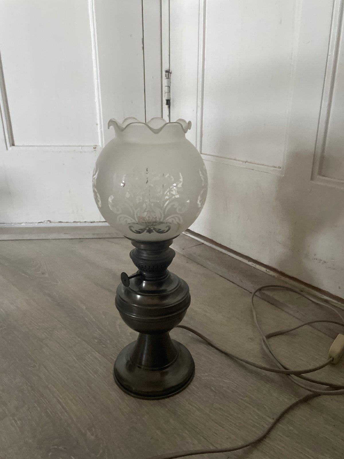 Vintage olielamp / tafellamp met melkglas kap, Ophalen of Verzenden