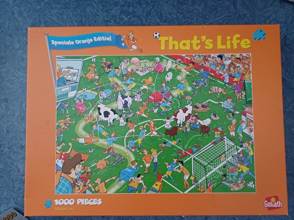 Thats life special Oranje editie Voetbal 1000 stukjes comple, Ophalen of Verzenden, 500 t/m 1500 stukjes, Gebruikt, Legpuzzel