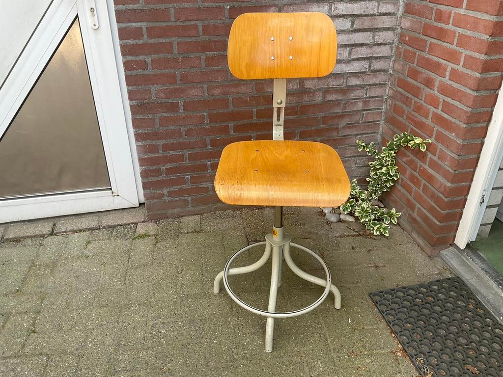 In hoogte verstelbare vibtage stoel met metalen basis, Huis en Inrichting, Ophalen, Gebruikt, Overige kleuren, Bureaustoel