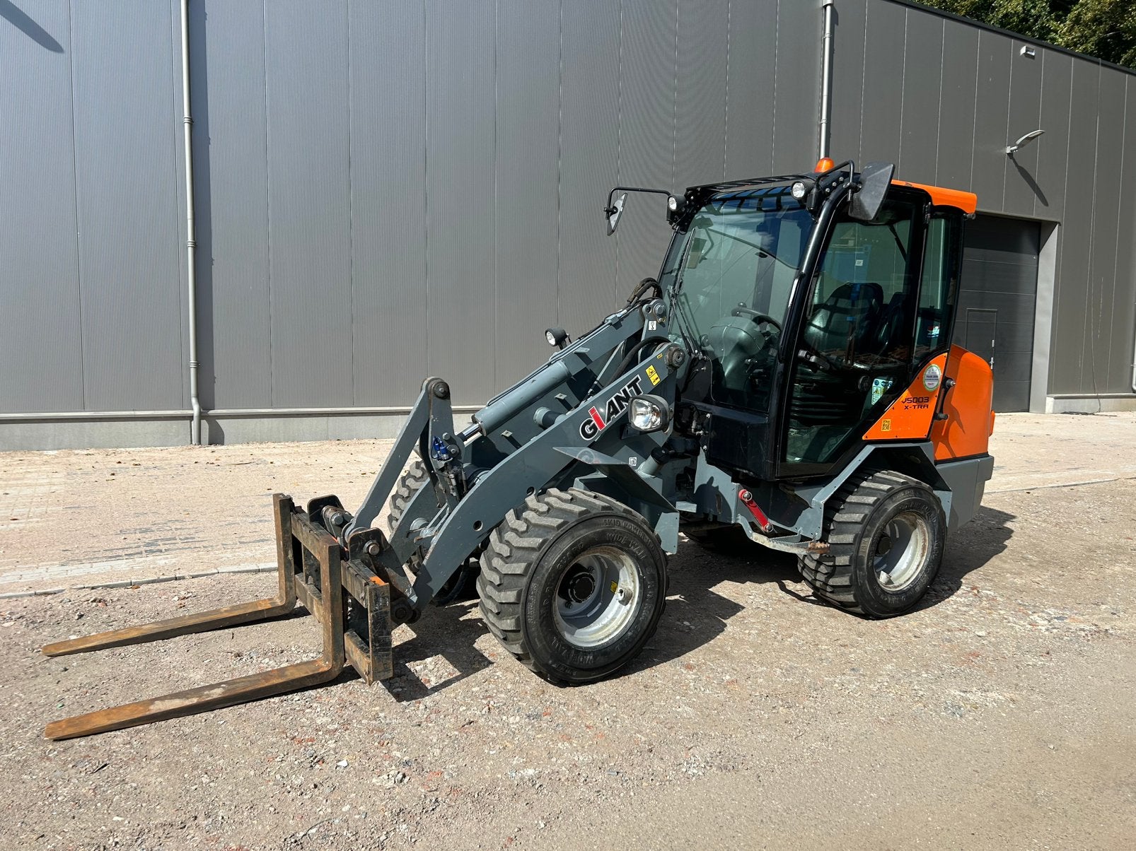 Giant V5003 HD Xtra kniklader shovel 2016 3.4t 4318 uur, Ophalen, Wiellader of Shovel