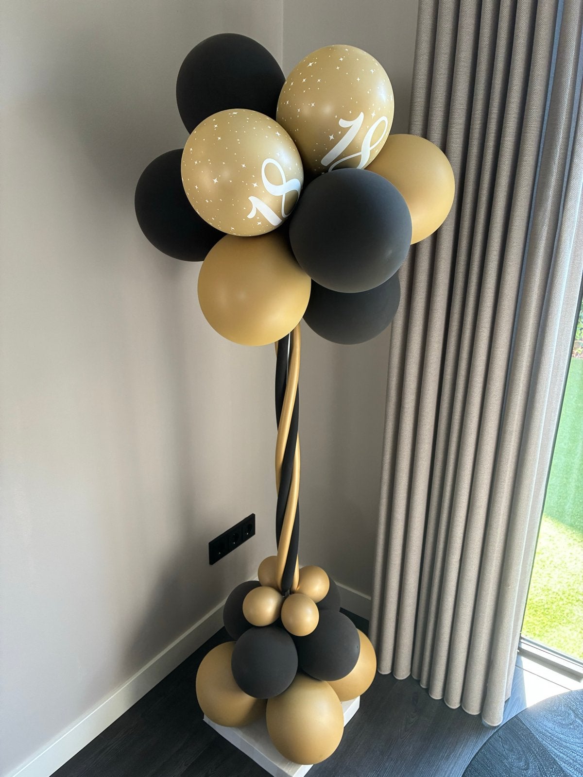 Ballonnen pilaar 18 jaar - Zwart & Goud, Ophalen, Zo goed als nieuw, Versiering, Verjaardag