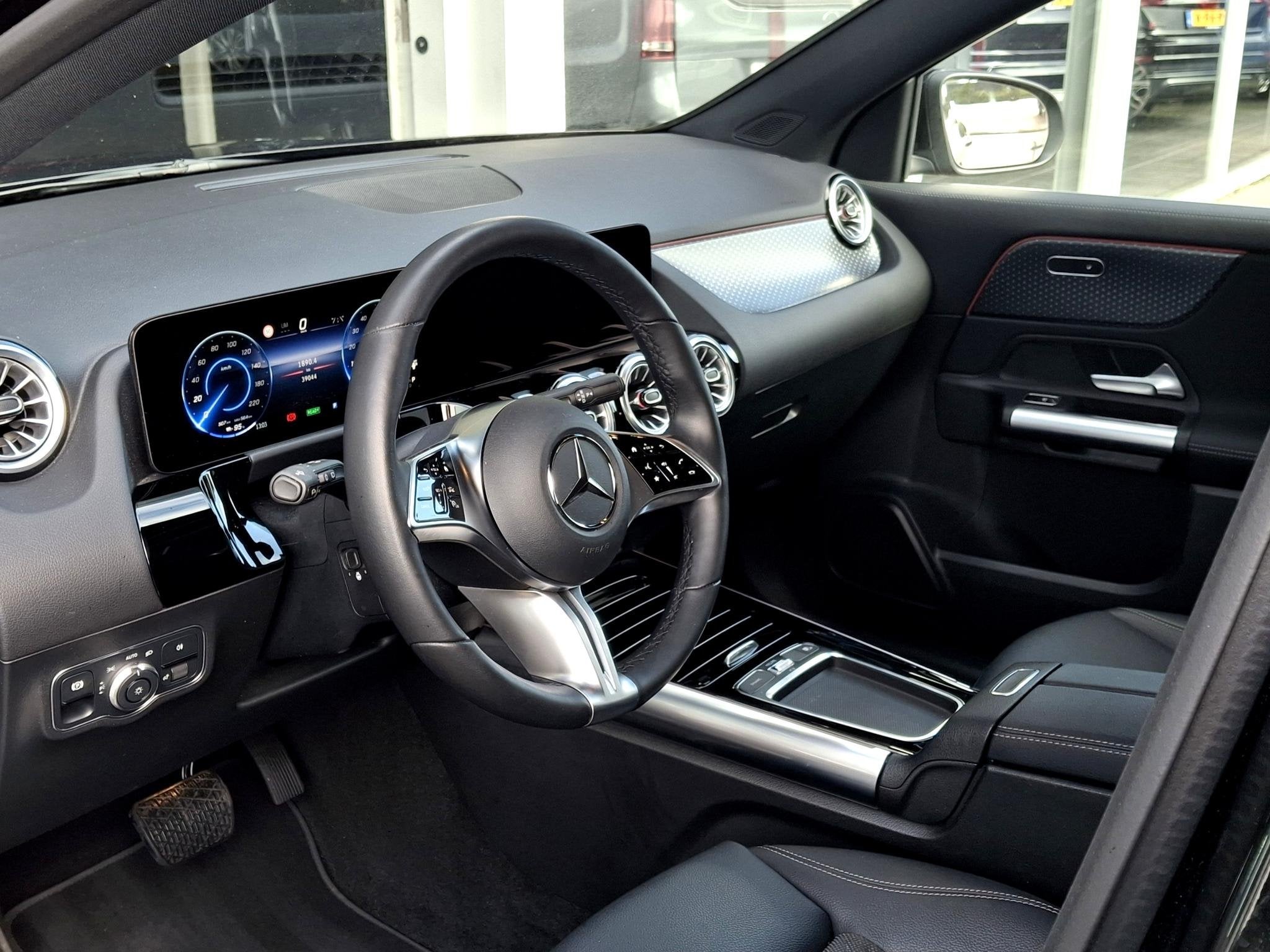Mercedes-Benz EQA 250+ Business Line 71 kWh SoH 100% | STUUR, Verwarmde buitenspiegels, Zwart, Zwart, 1955 kg