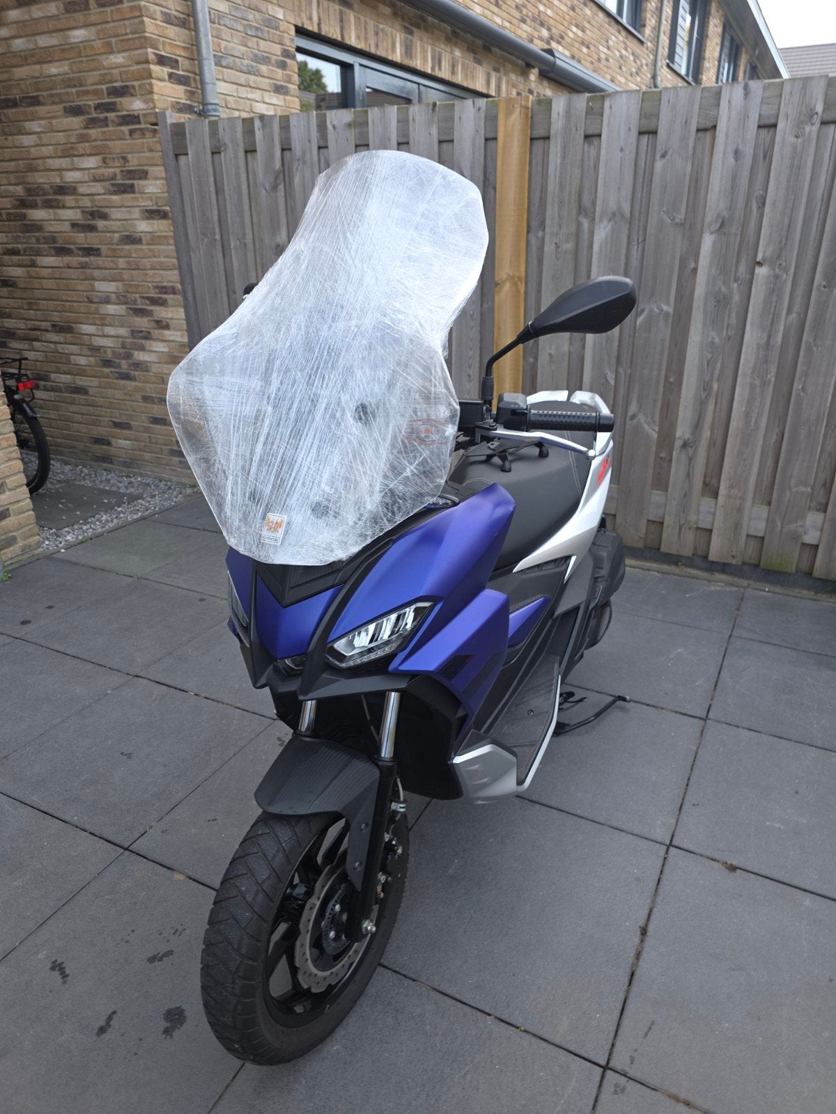 Windscherm Aprilia SR GT 200 Sport - Nieuw met beugel, Ophalen, Nieuw